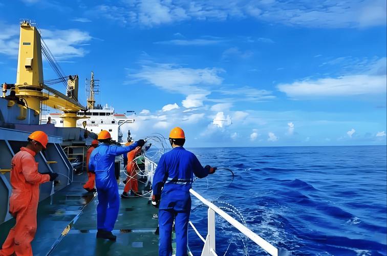 假如你要驾船做一次远洋航行,除了必备的生活用品外,还需带哪些工具...