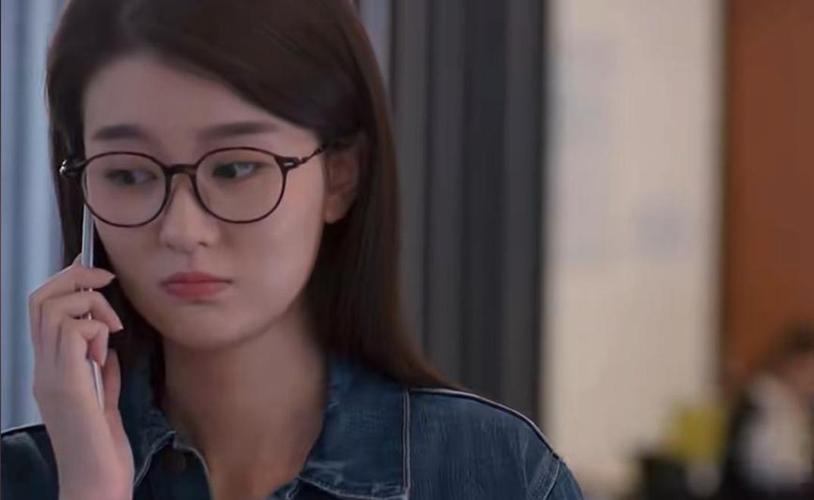 最美的时光里许怜霜的笔记本电脑是什么牌子