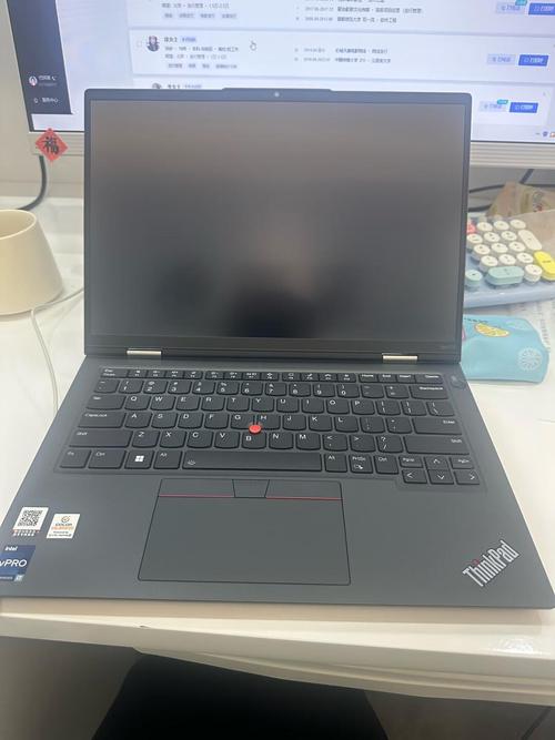 电脑贴纸买三面还是四面