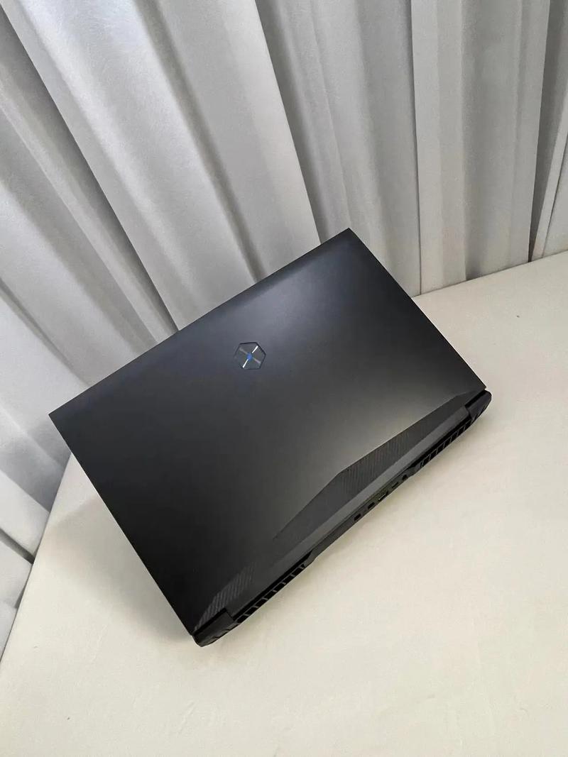 想买笔记本电脑:机械革命深海泰坦X6TI和X1哪个好点?