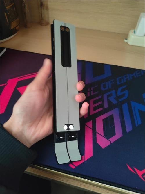 使用笔记本电脑时,你是俯视还是平视屏幕?