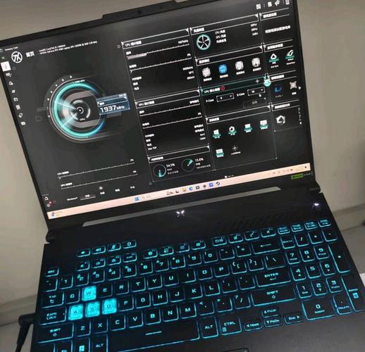 i3华硕笔记本A43S玩游戏全屏两边黑