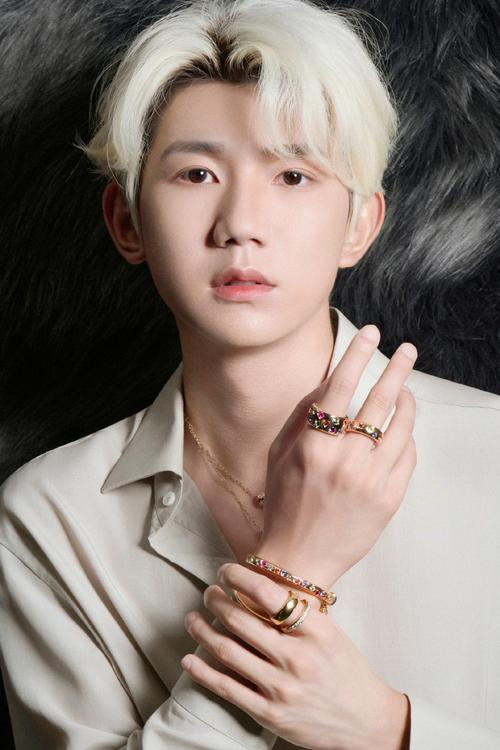 王源现身品牌活动,皮肤让人感叹不愧为fresh最合适的代言人