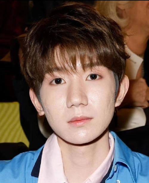 王源是天生白暂肤色吗