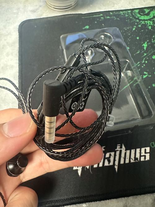 惠普笔记本的耳机插孔都是3.5nm的吗