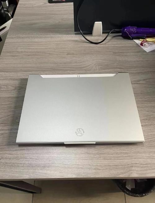 想买个笔记本电脑,在这方面完全不懂,想要银色或者白色的,稍微薄点外...