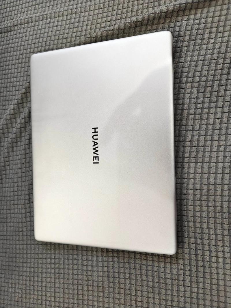 余承东发布会全程未提到华为P70!网友们悬着的心终于死了