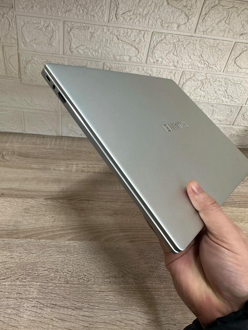 华为能触屏的笔记本电脑那个好