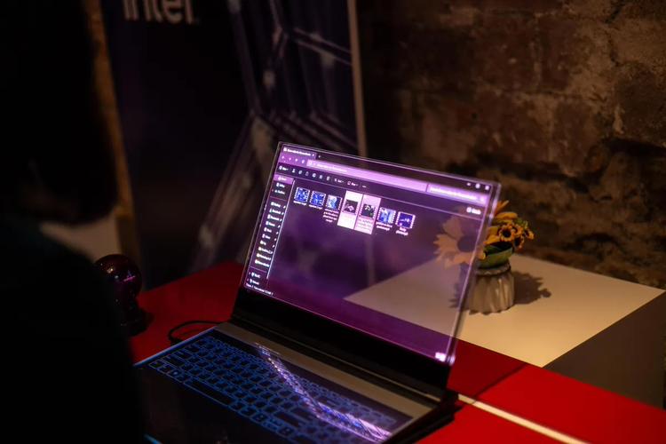 科幻照进现实?联想发布全透明笔记本电脑,视觉效果震撼