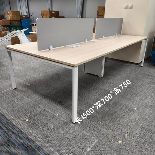 员工电脑桌哪个牌子好电脑桌哪个牌子的比较好