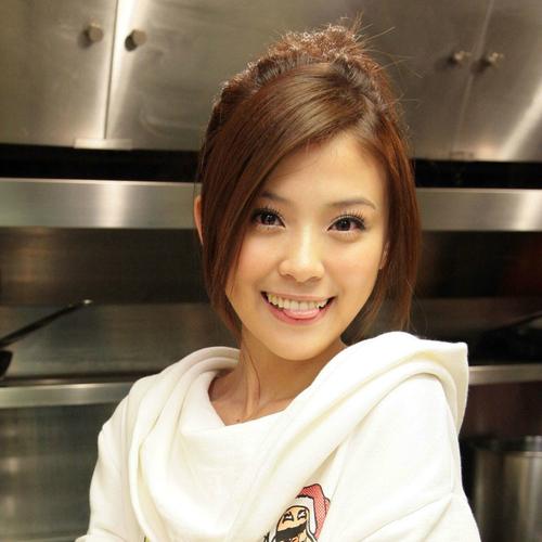 李沁《瑞丽伊人风尚》封面,别致橘色系晒伤妆,她的时尚表现力有多强...