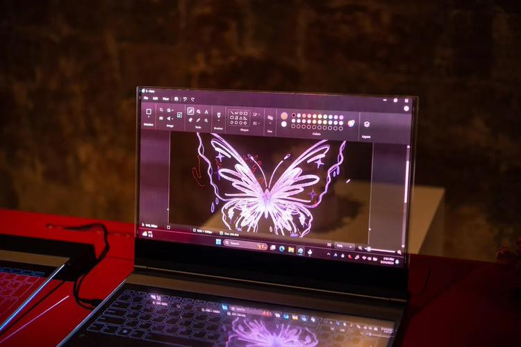 科幻照进现实?联想发布全透明笔记本电脑,视觉效果震撼