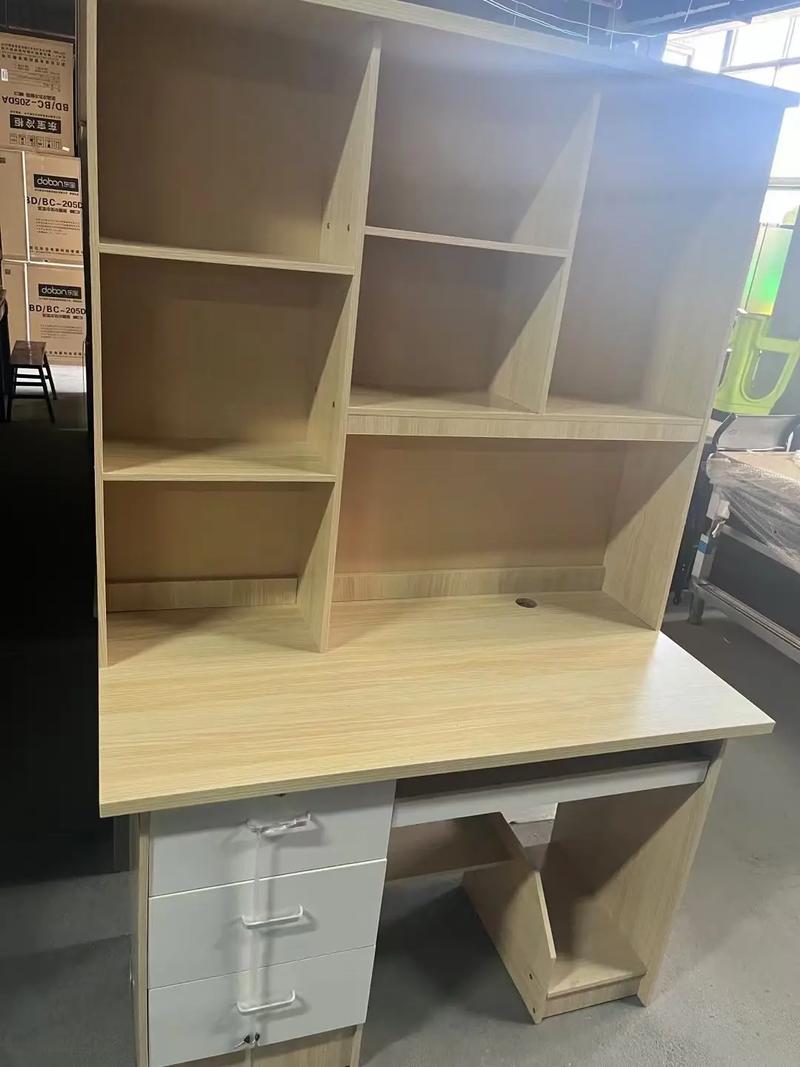 在哪里买电脑桌?