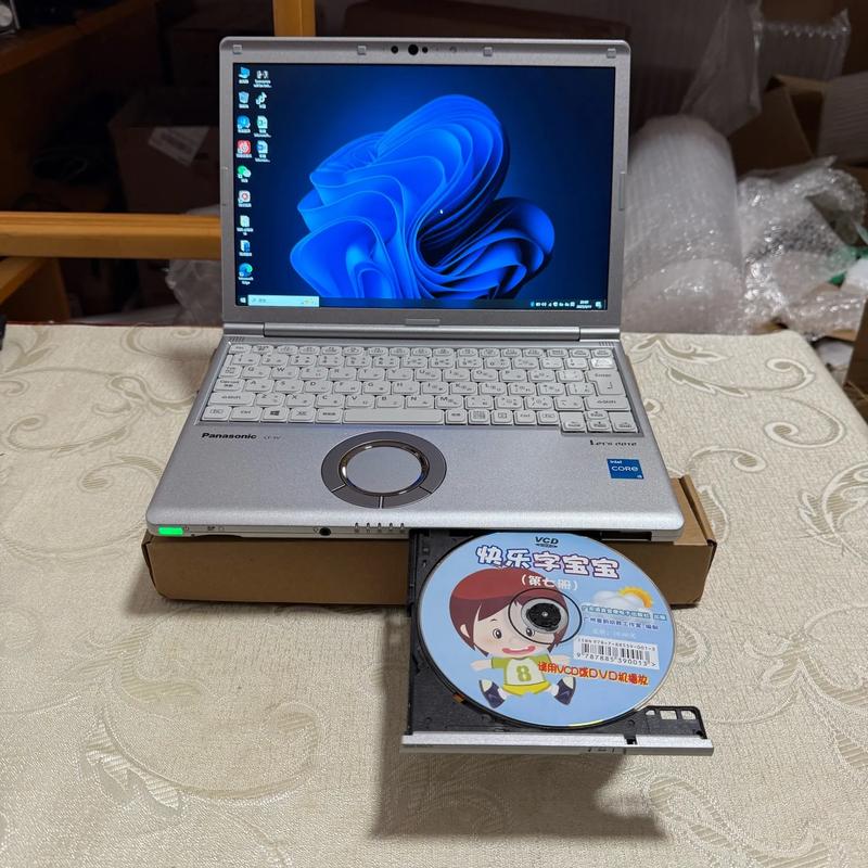 现在的笔记本电脑还有没有放光碟的功能了?