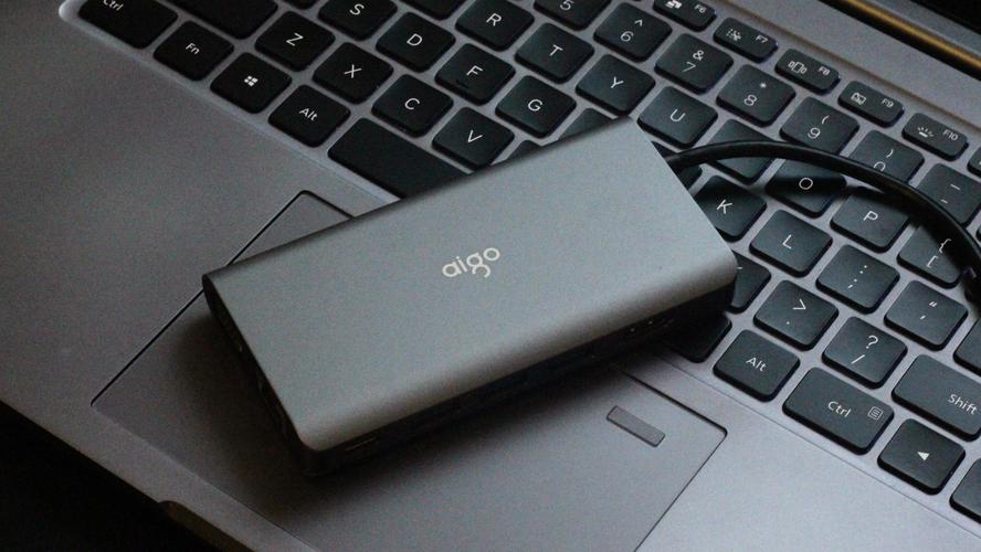 有哪些宿舍党必备的桌上用品?