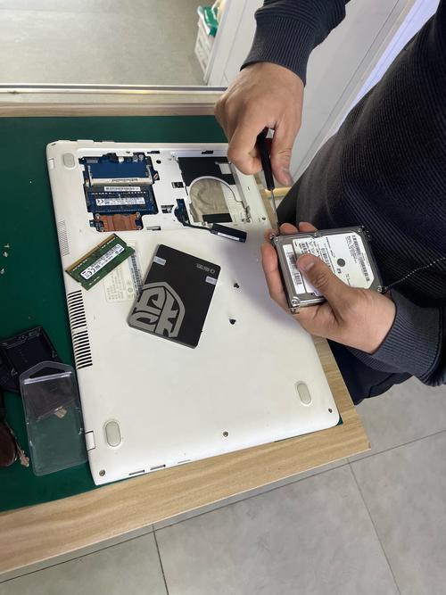 ,谁有三星N148笔记本拆解步骤图、、、急要图