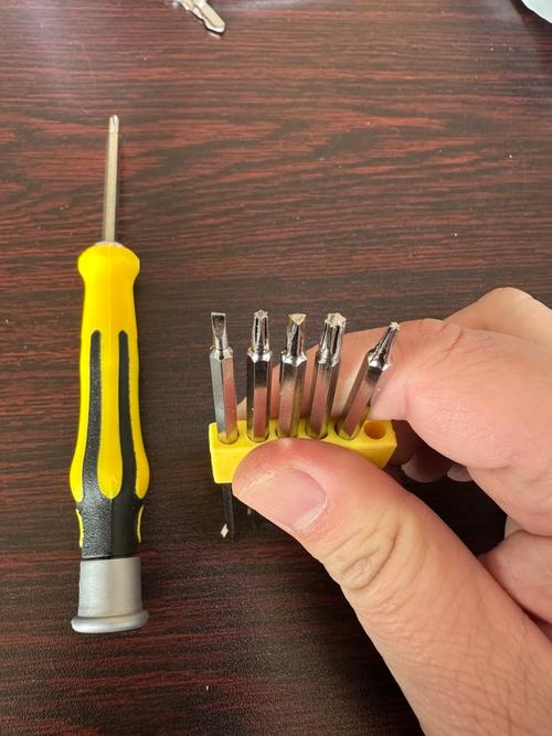 3*100mm螺丝刀可以拧笔记本电脑外壳的螺丝吗