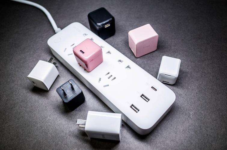 电脑需要用几个插座