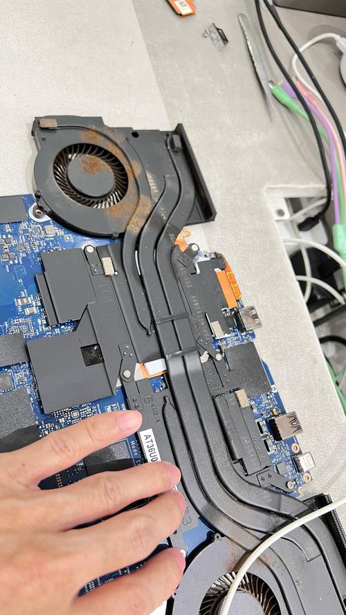 笔记本电脑边缘脱胶应对方法遇到笔记本电脑边缘脱胶