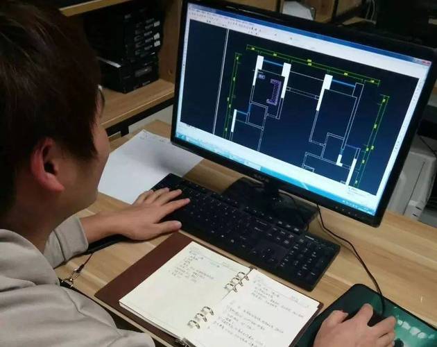 大学生想要买大约四千左右的笔记本,因为是工科生,要用各种软件如CAD...