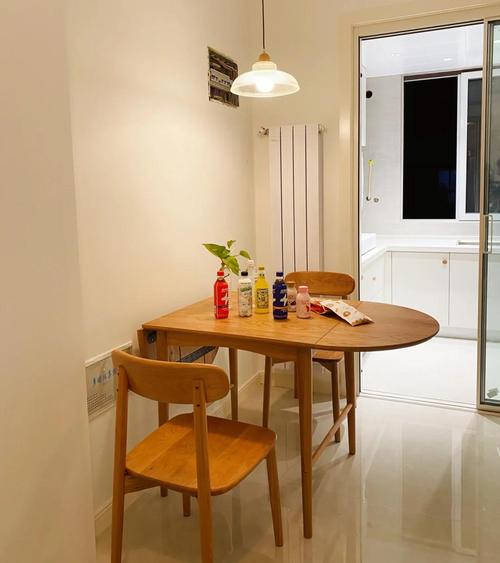 求推荐实用的小桌子,比较好能移动,放沙发边或者床边也能使用