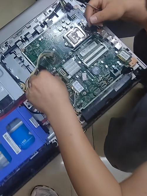 突然发现维修笔记本电脑这收费好坑人啊