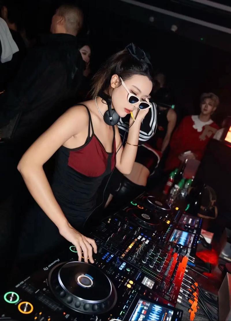 vj软件需要电脑配置酒吧VJ电脑需要什么显卡电脑是台式机的需要一个...