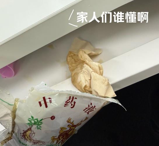 笔记本让中药泡了,在包里放着电脑还有药,药给漏了,泡了有一个小时,有...