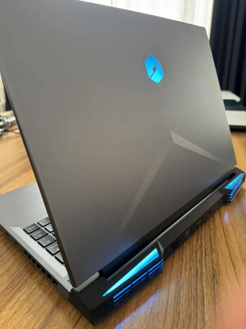 机械革命笔记本电脑的显示屏能往后面掰到180度吗?