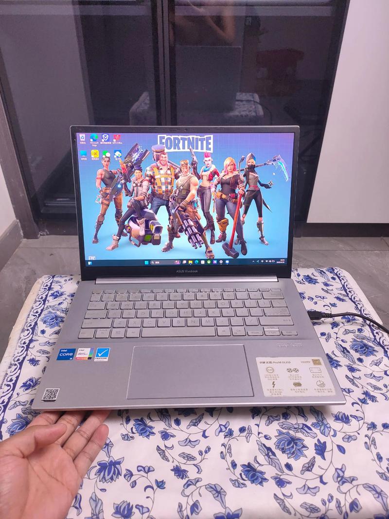 我想买个笔记本,主要用来看片子,偶尔玩玩QQ游戏,所以屏幕色差越小越好...