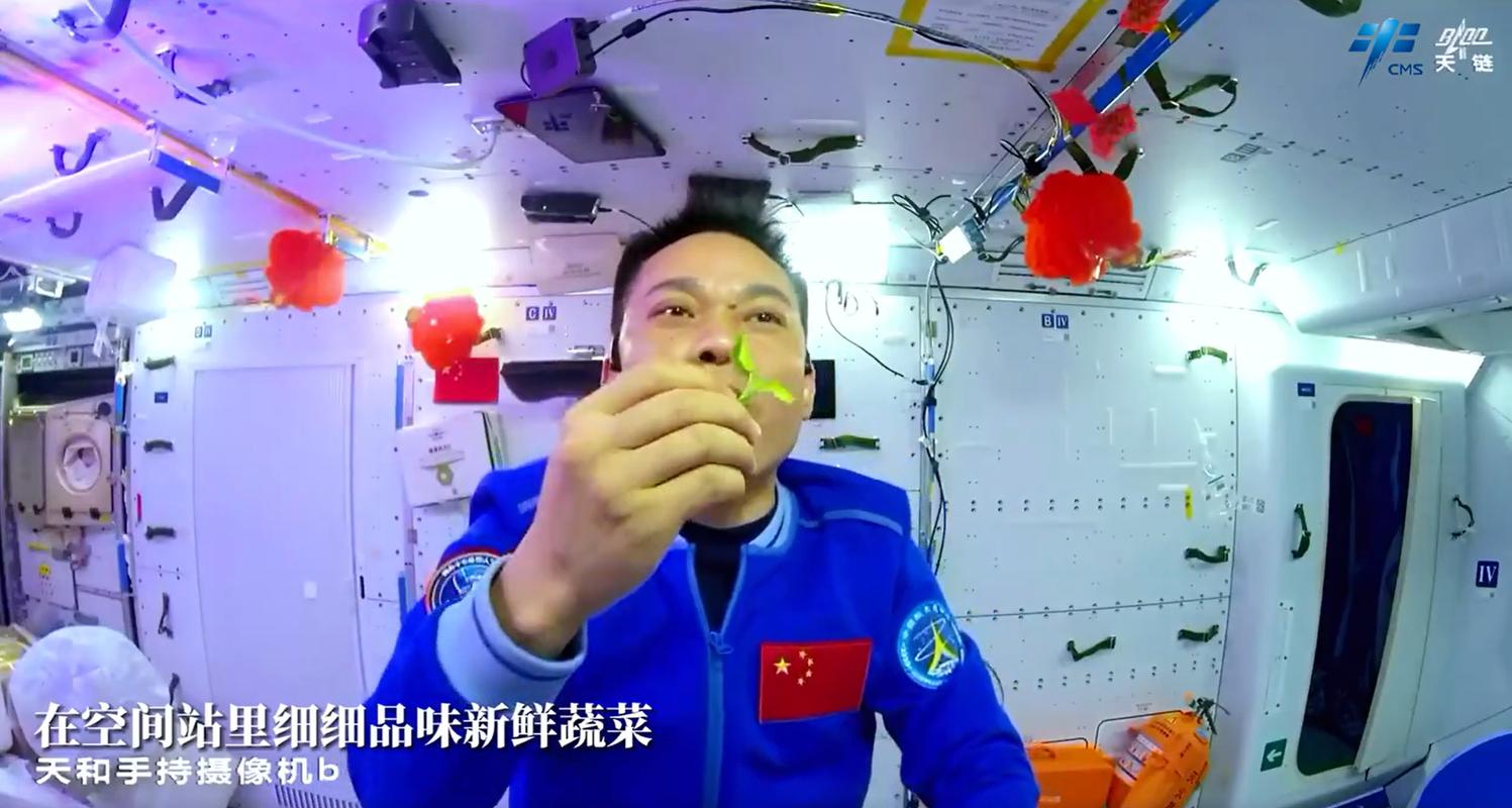 神舟十二号航天员太空“吃播”曝光,国产电脑令人感到激动