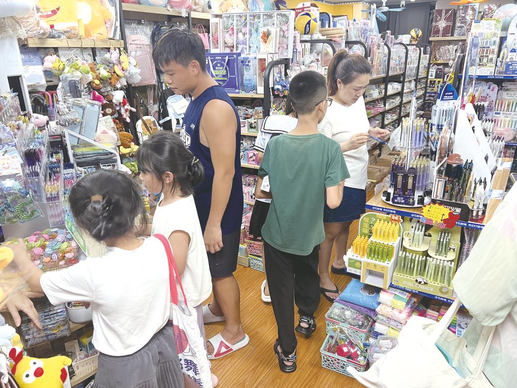 ...分期付款的方式购买一台售价为4000元的笔记本电脑,年利率为5%,三年...