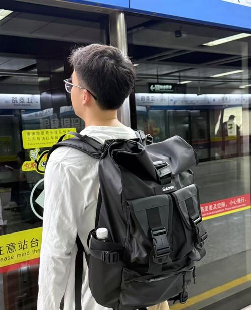 这个双肩包一看就很有男友力!