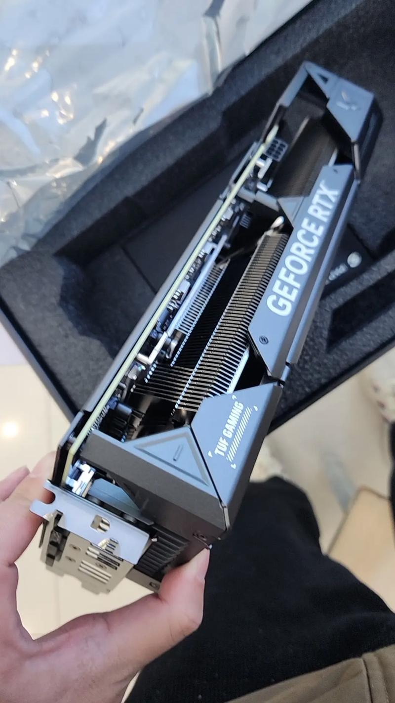 4070Ti显卡首销破发!创作者DIY不划算,高性能笔记本成首选!