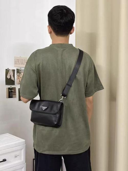 男士上班族背啥样的包会比较好