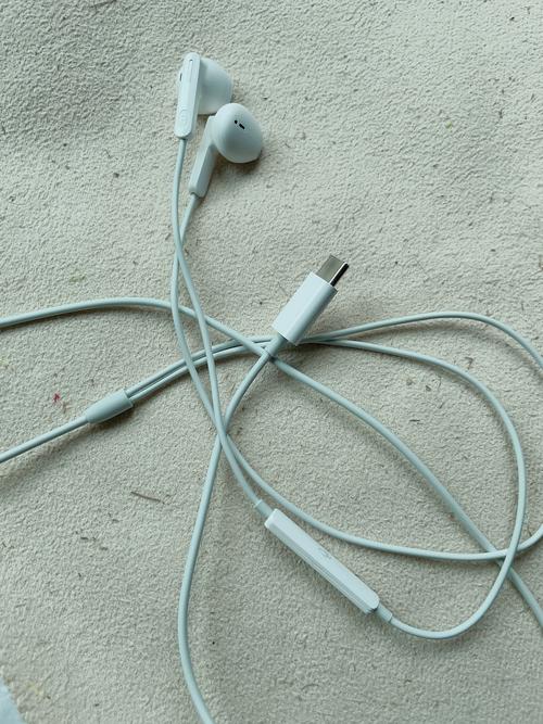 笔记本电脑只有一个插耳机的孔,怎么办?