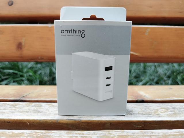 向笨重的充电头说ByeBye!出门带一个Omthing就够了