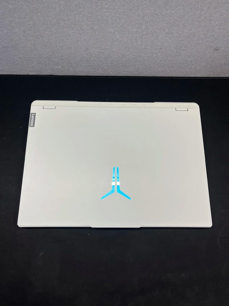 想入手一款纯白色的笔记本,键盘外壳全是纯白色。价位在8000以内,要I5的...