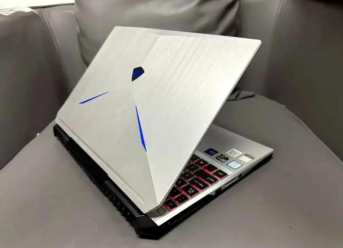 win7桌面背景如何设置居中填充拉伸平铺适应