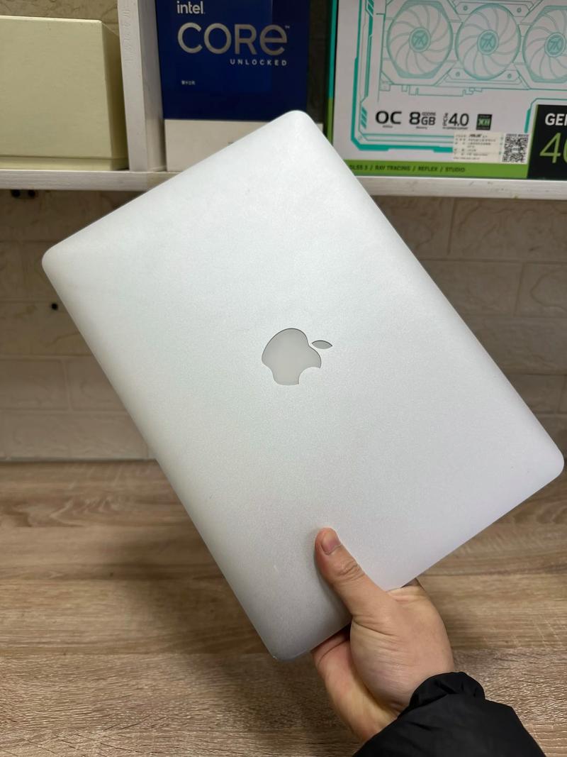 笔记本电脑银白色推荐一款笔记本电脑要求外壳与键盘为金属金属种类不限...