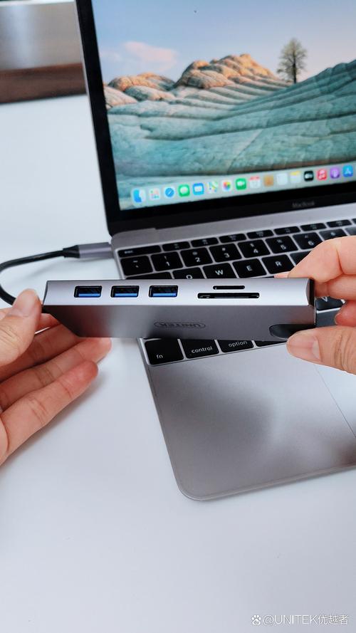 笔记本扩展显示器多大合适