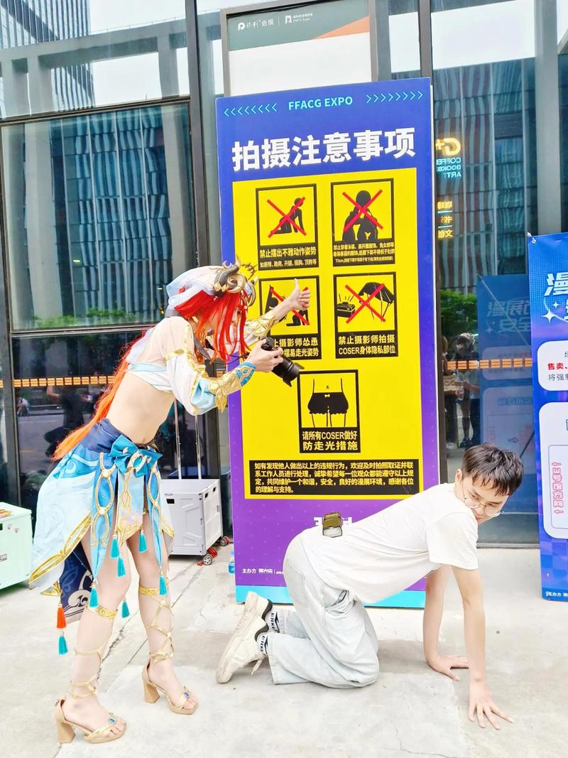 各位大佬们,如何加入二次元的圈子啊??还有逛漫展的时候应该该干嘛?QAQ...