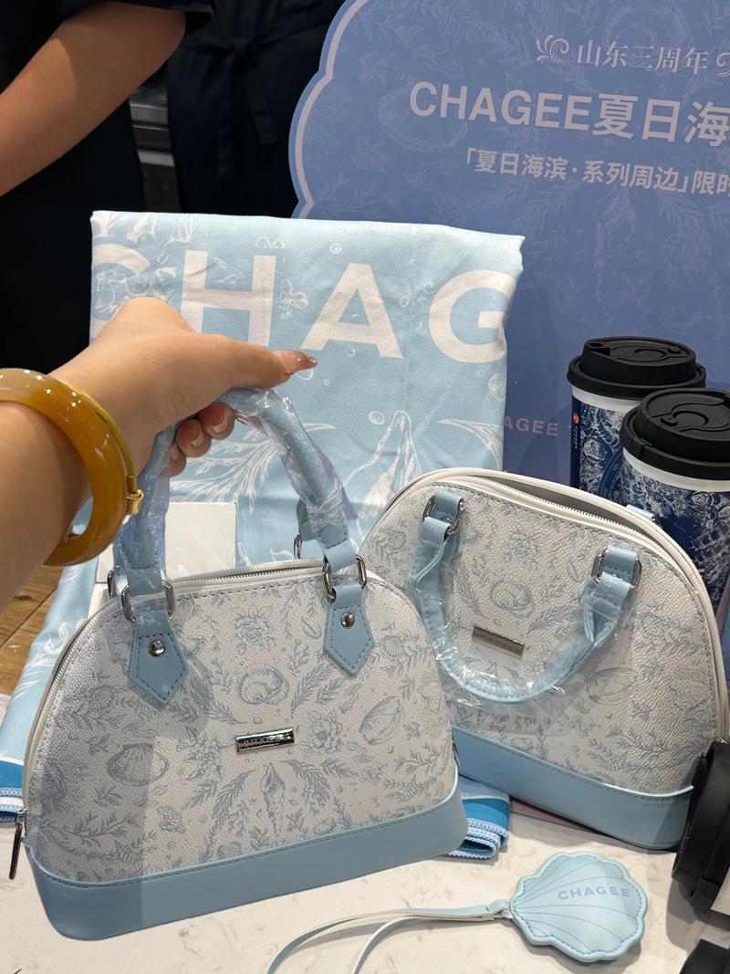 用霸王茶姬积分换的包包实用吗