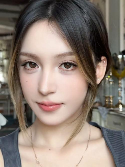 写一段人物对话