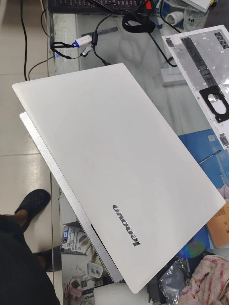 想入手一款纯白色的笔记本,键盘外壳全是纯白色。价位在8000以内,要I5的...